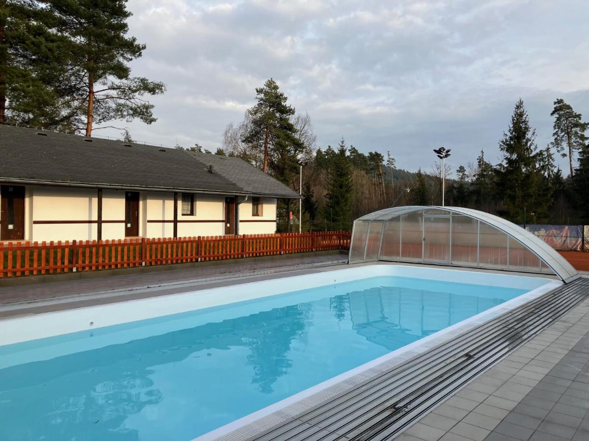 Raj Sportovni A Rekreacni Resort Branzez Knezmost ภายนอก รูปภาพ