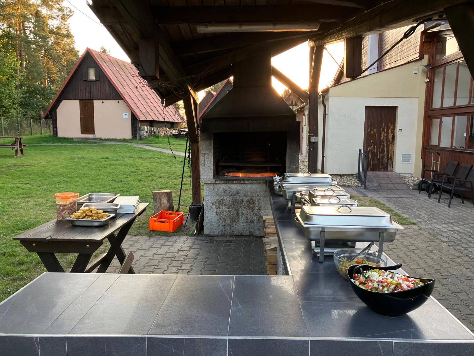 Raj Sportovni A Rekreacni Resort Branzez Knezmost ภายนอก รูปภาพ