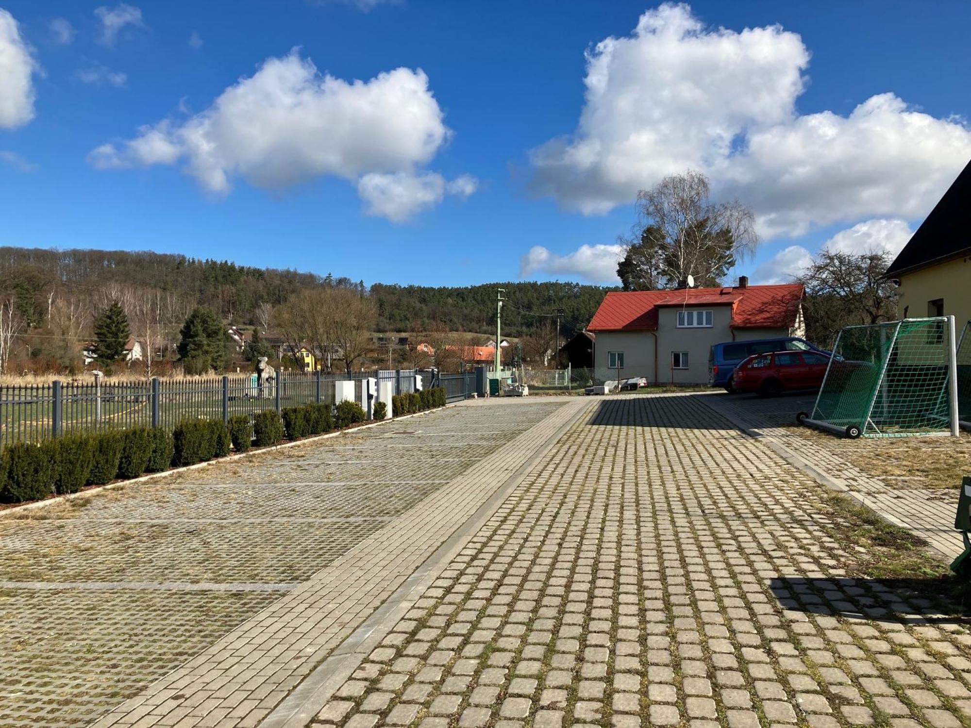 Raj Sportovni A Rekreacni Resort Branzez Knezmost ภายนอก รูปภาพ