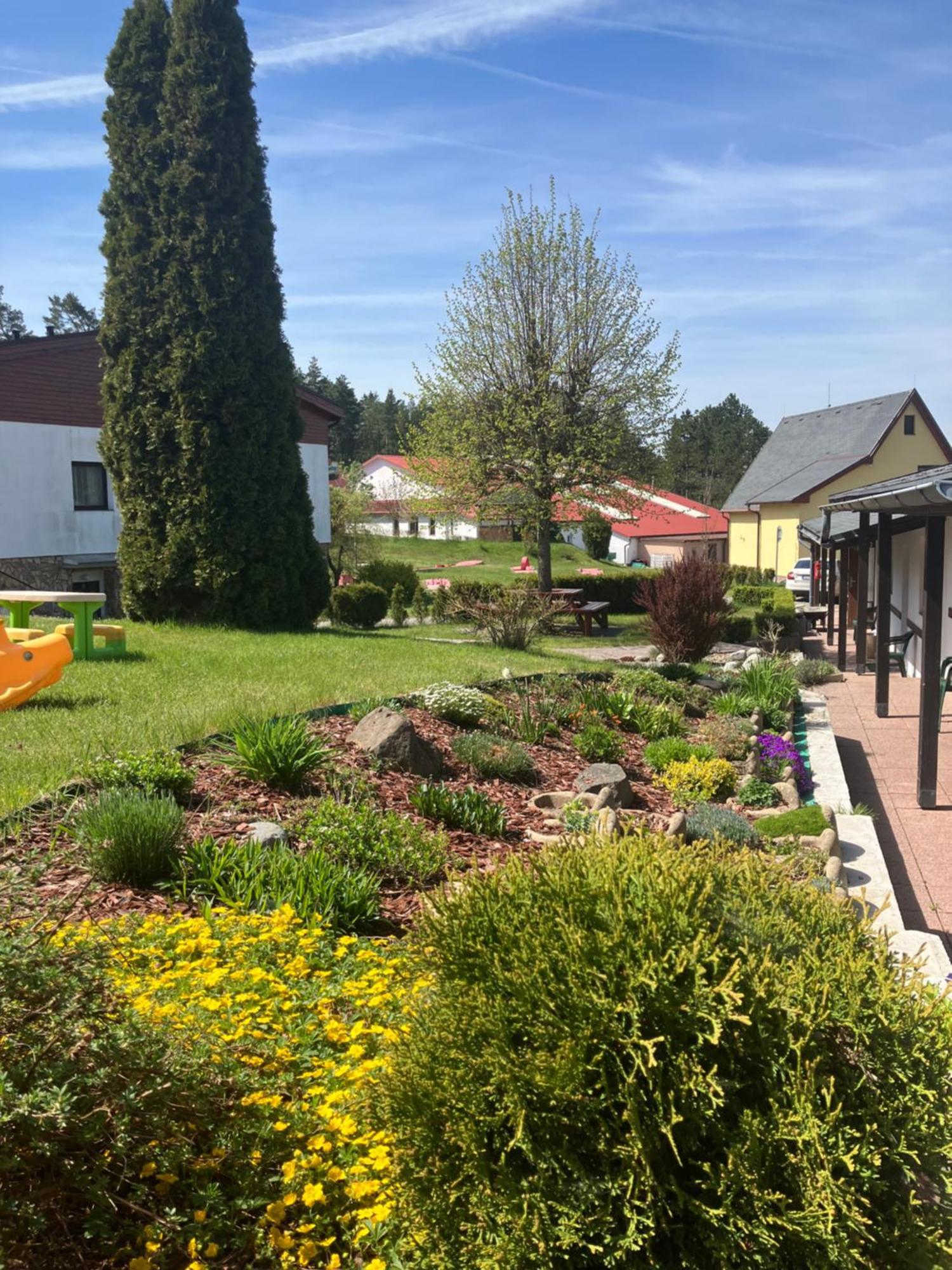 Raj Sportovni A Rekreacni Resort Branzez Knezmost ภายนอก รูปภาพ