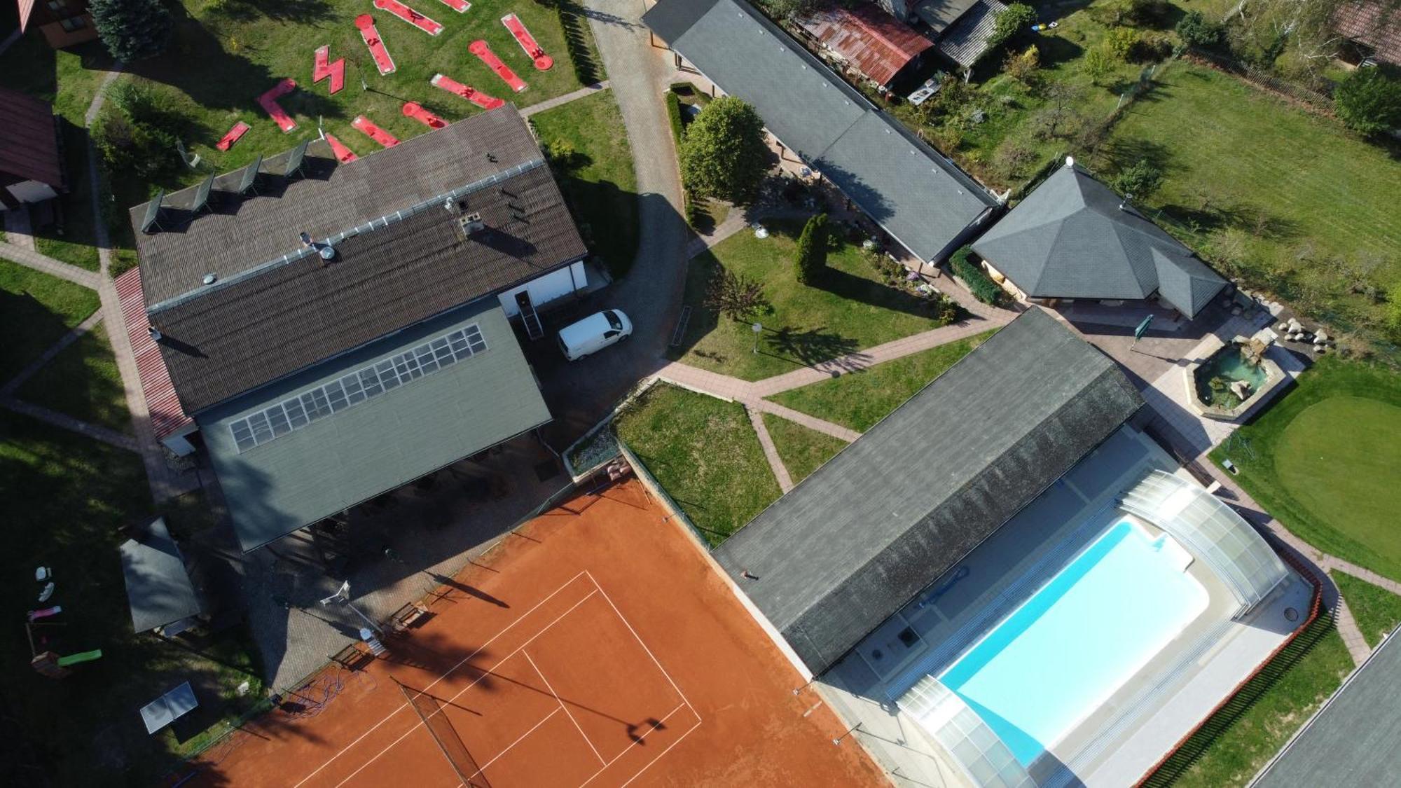 Raj Sportovni A Rekreacni Resort Branzez Knezmost ภายนอก รูปภาพ