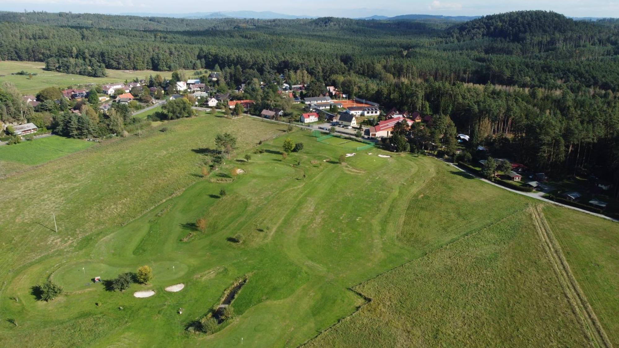 Raj Sportovni A Rekreacni Resort Branzez Knezmost ภายนอก รูปภาพ