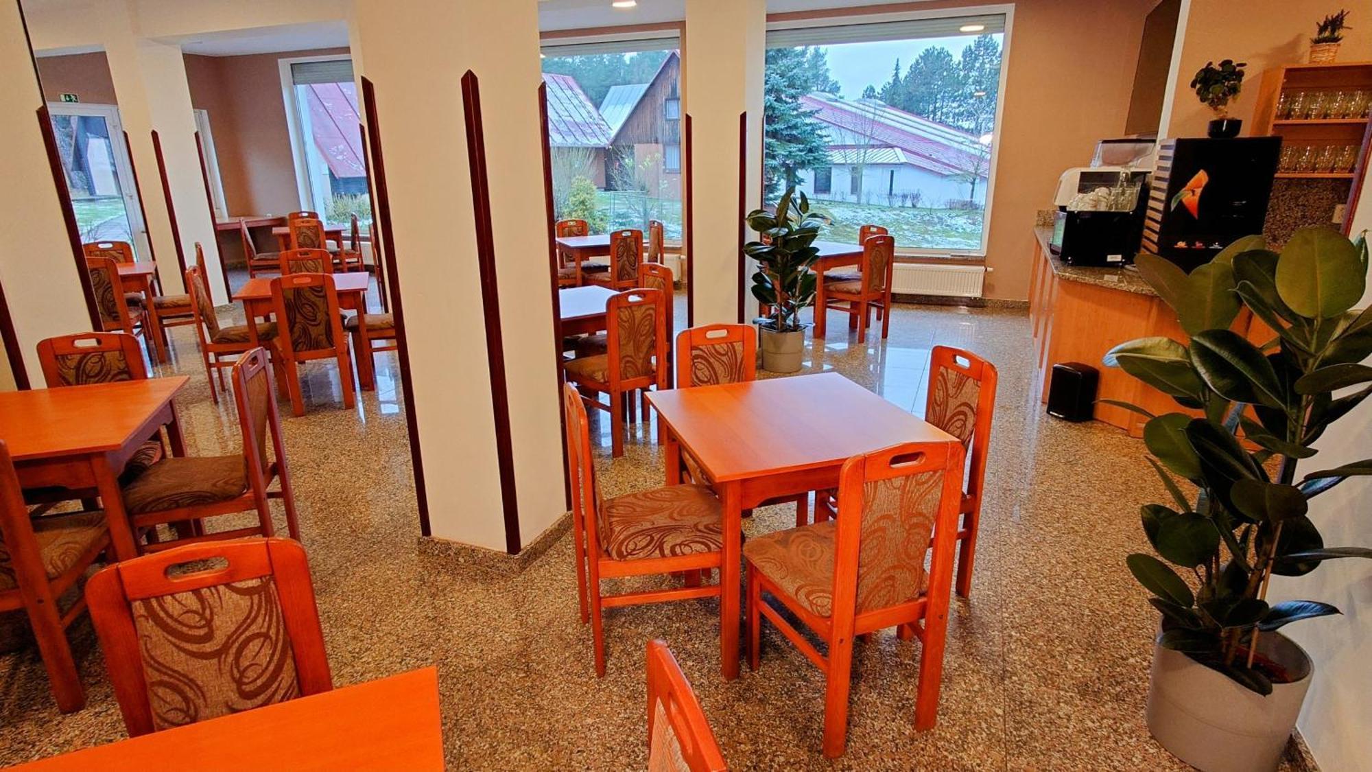 Raj Sportovni A Rekreacni Resort Branzez Knezmost ภายนอก รูปภาพ