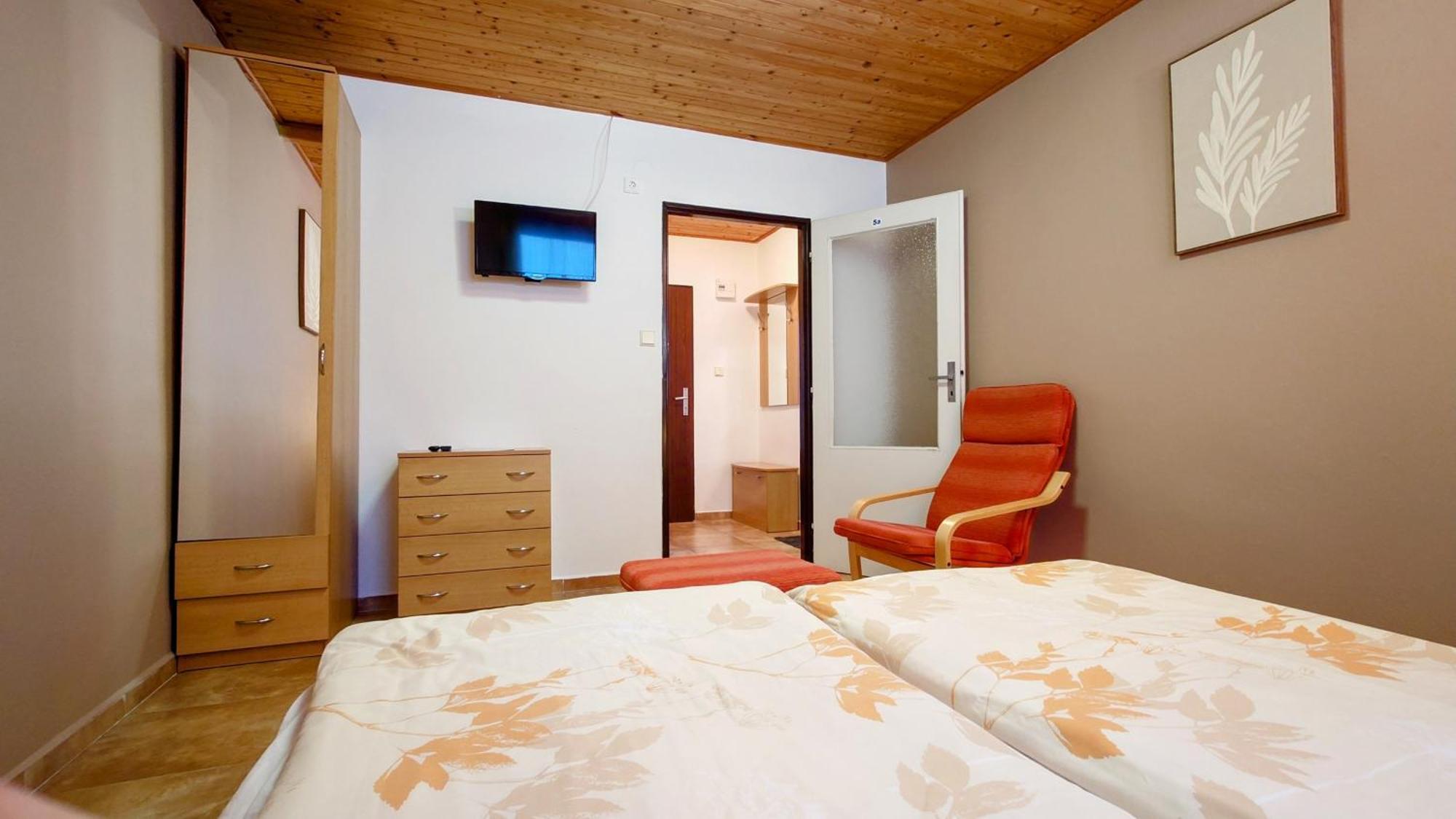 Raj Sportovni A Rekreacni Resort Branzez Knezmost ภายนอก รูปภาพ
